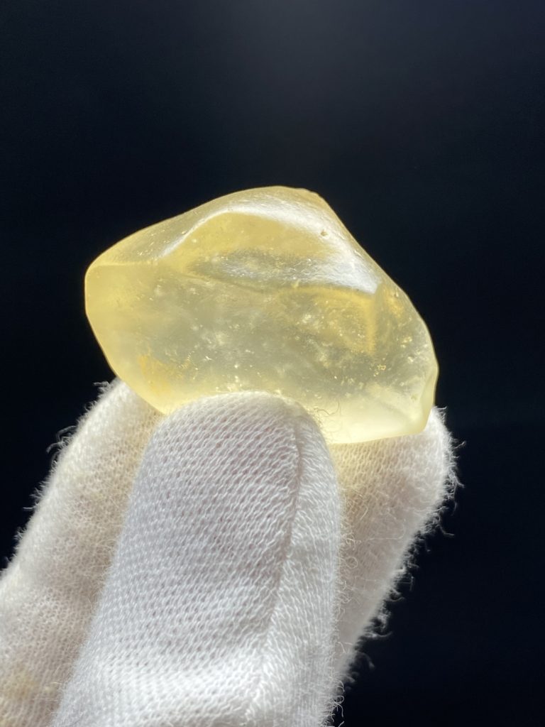 『鑑別書付き』1223g リビアングラス　天然ガラス　隕石　メテオライトジャパン 鑑別書付き』1223g リビアングラス 天然ガラス 隕石 メテオライト